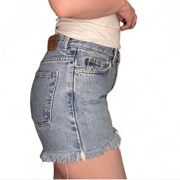 Ralph Lauren Frayed Denim Shorts Size 4 Light Wash - Picture 2 of 11